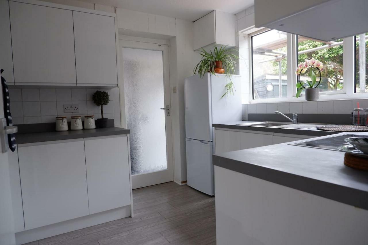 Idyllic 3-Bed House. 5-Min From Channel Tunnel Villa Фолкстон Екстериор снимка